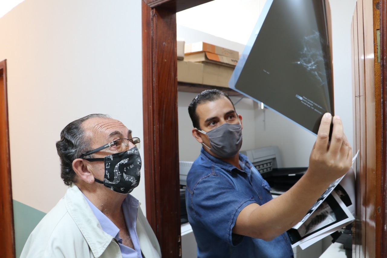 Prefeito visita instalações da Clínica Medlume e destaca importância de serviços para população Prefeito visita instalações da Clínica Medlume e destaca importância de serviços para população