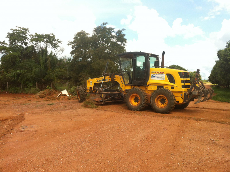 Prefeitura faz mutirão de limpeza e manutenção na Vila Machado