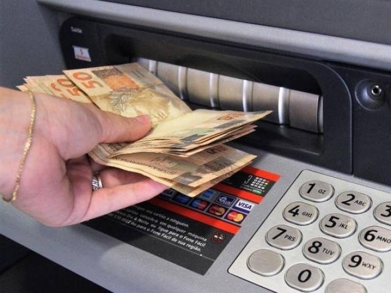Prefeitura deposita salário dos servidores municipais Prefeitura deposita salário dos servidores municipais