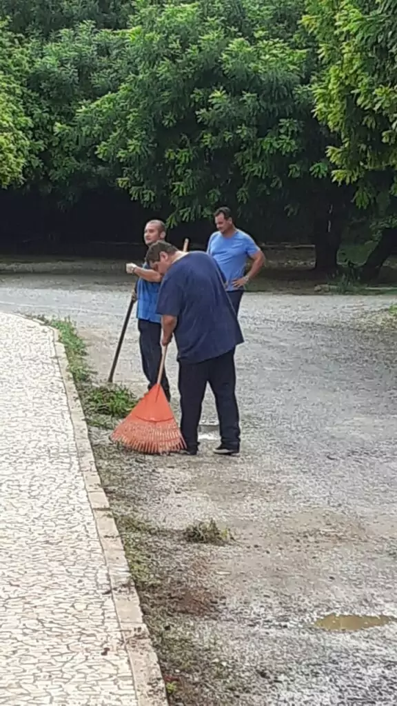 Prefeito participa de mutirão de limpeza no Balneário Municipal de Bonito