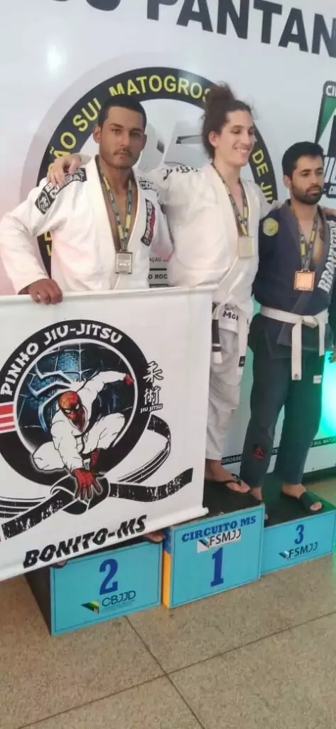Atletas de Bonito conquistam 6 medalhas no 1° Campeonato Estadual Centro Oeste de jiu-jitsu ‘Summer Open’ Atletas de Bonito conquistam 6 medalhas no 1° Campeonato Estadual Centro Oeste de jiu-jitsu ‘Summer Open’