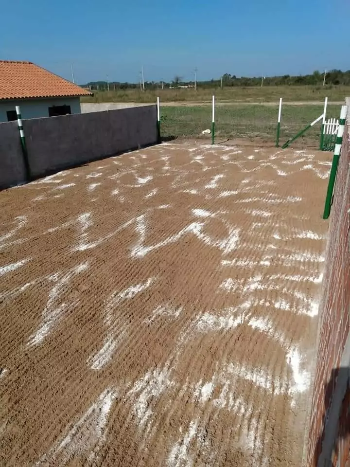 Secretaria Municipal de Esportes recupera quadra de areia no Bairro Lago Azul I