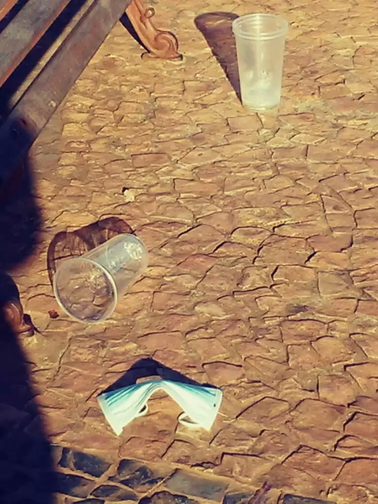 Prefeitura desenvolverá ações de fiscalização para coibir baderna e descarte de lixo na Praça da Liberdade Prefeitura desenvolverá ações de fiscalização para coibir baderna e descarte de lixo na Praça da Liberdade