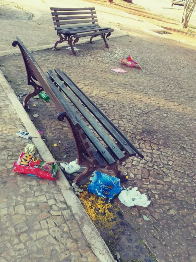 Prefeitura desenvolverá ações de fiscalização para coibir baderna e descarte de lixo na Praça da Liberdade