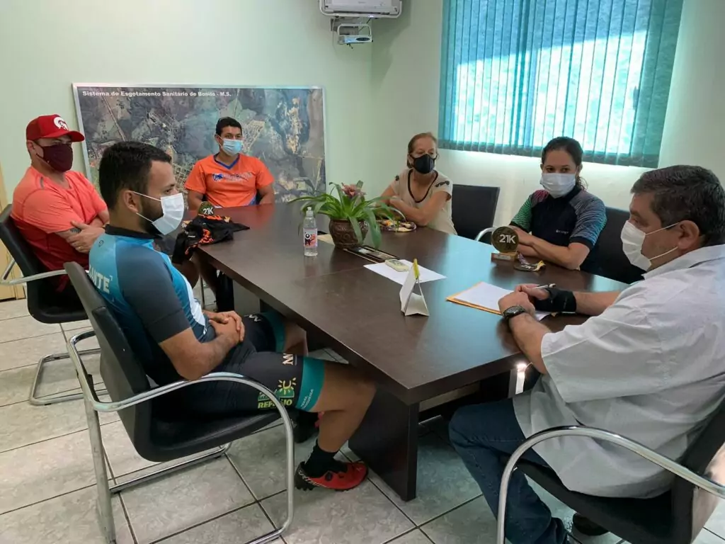 Prefeito recebe ciclistas medalhistas do Bonito 21K Prefeito recebe ciclistas medalhistas do Bonito 21K