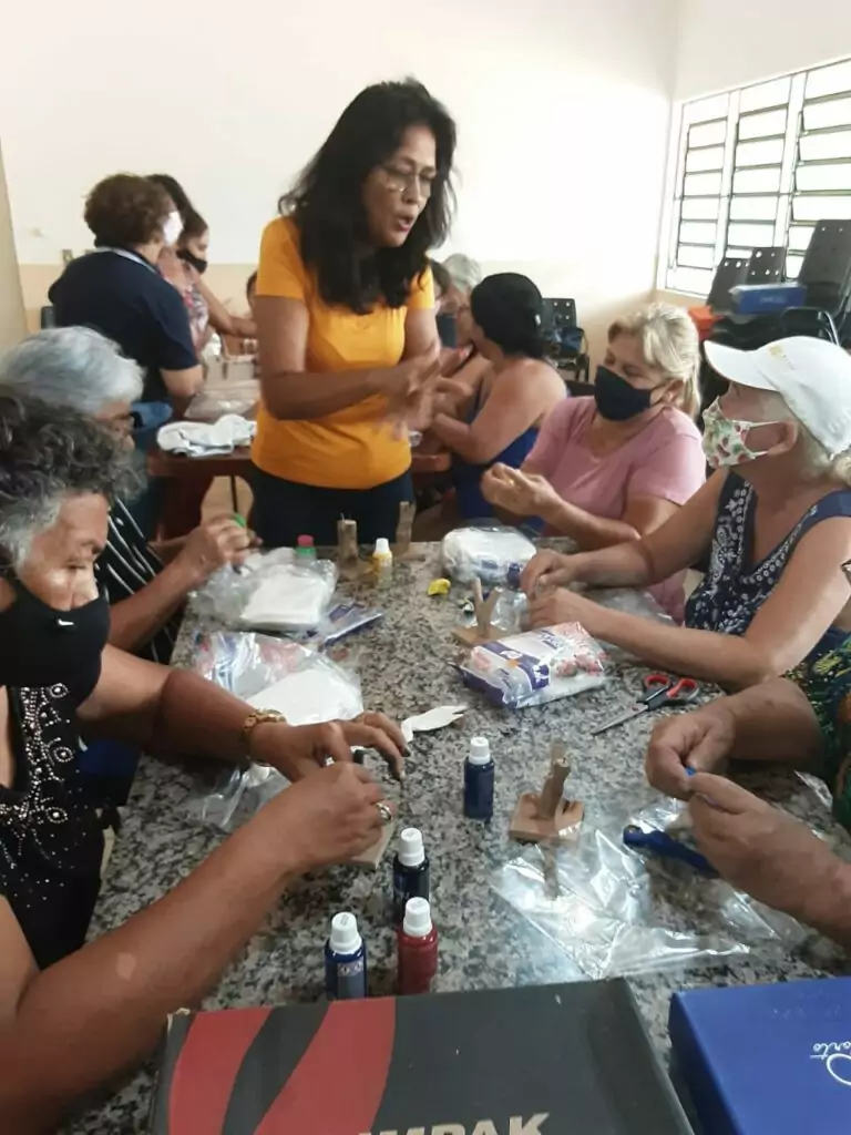 Usuárias do CRAS participam de oficinas em parceria com a Associação dos Artesãos de Bonito Usuárias do CRAS participam de oficinas em parceria com a Associação dos Artesãos de Bonito