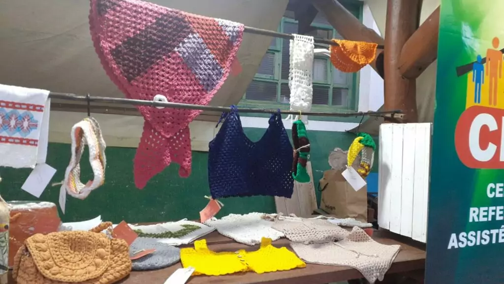 Com apoio do CRAS, grupo 'Mulheres que Criam' ganha espaço na Feira do Artesão Com apoio do CRAS, grupo 'Mulheres que Criam' ganha espaço na Feira do Artesão