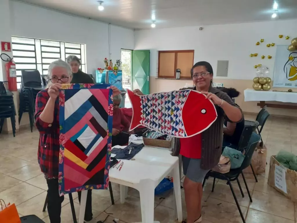 Com apoio do CRAS, grupo 'Mulheres que Criam' ganha espaço na Feira do Artesão Com apoio do CRAS, grupo 'Mulheres que Criam' ganha espaço na Feira do Artesão
