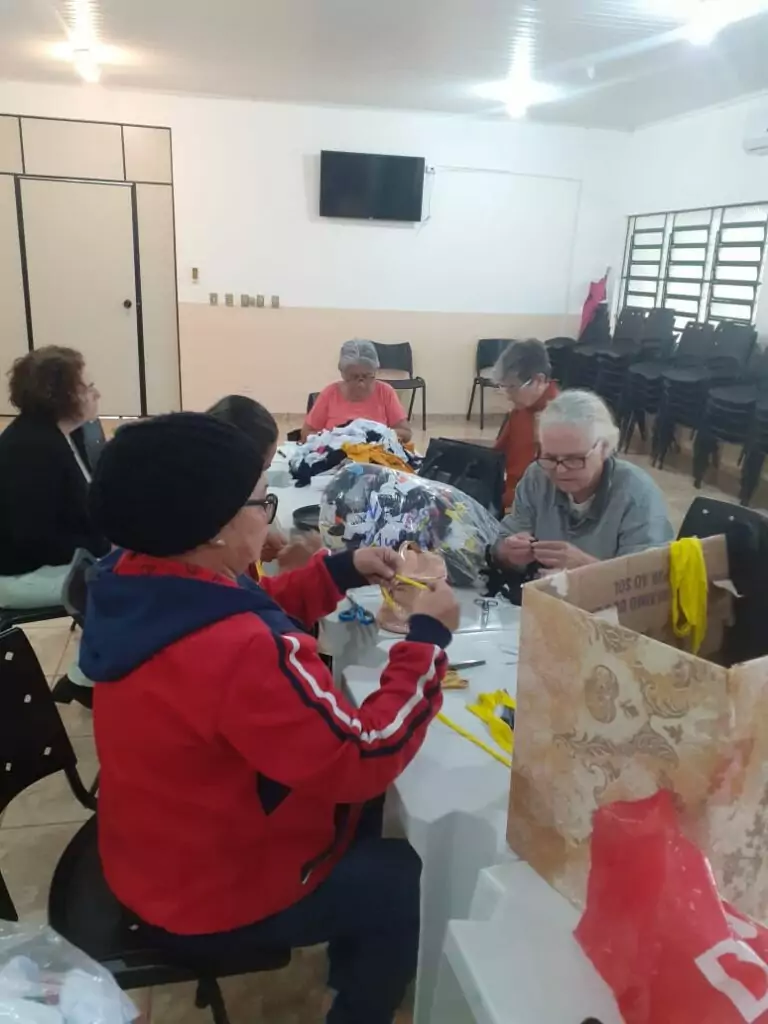 Com apoio do CRAS, grupo 'Mulheres que Criam' ganha espaço na Feira do Artesão Com apoio do CRAS, grupo 'Mulheres que Criam' ganha espaço na Feira do Artesão