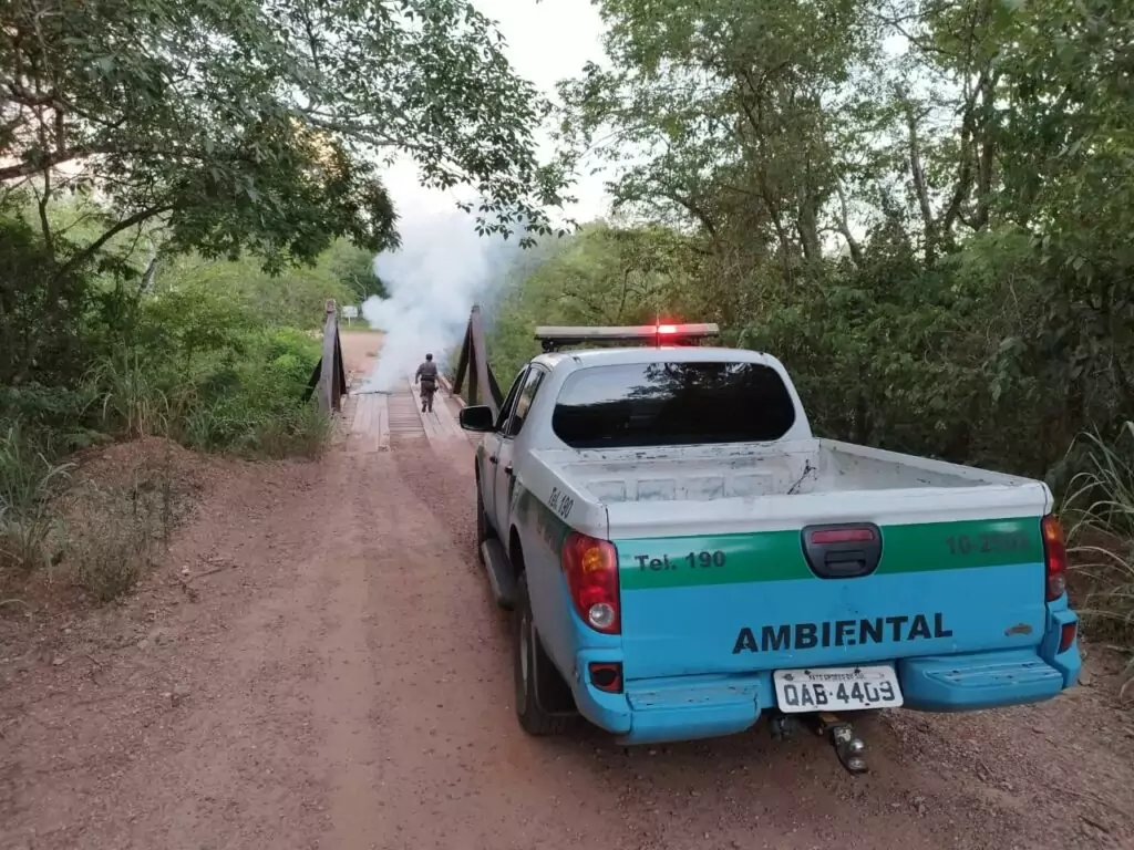 Em ato de vandalismo, ponte de acesso a pesqueiros e atrativos no Águas do Miranda é incendiada Em ato de vandalismo, ponte de acesso a pesqueiros e atrativos no Águas do Miranda é incendiada