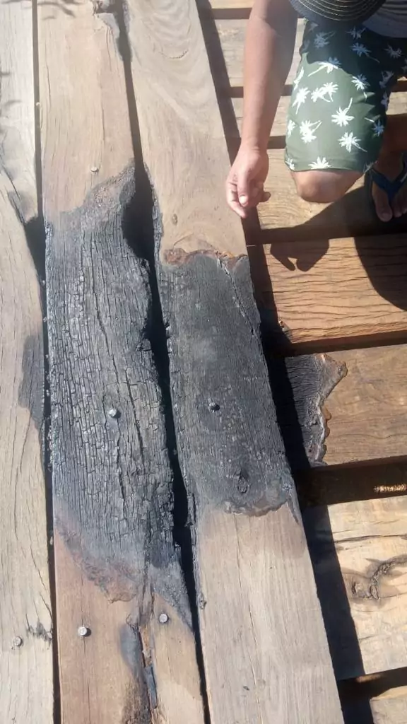 Em ato de vandalismo, ponte de acesso a pesqueiros e atrativos no Águas do Miranda é incendiada Em ato de vandalismo, ponte de acesso a pesqueiros e atrativos no Águas do Miranda é incendiada