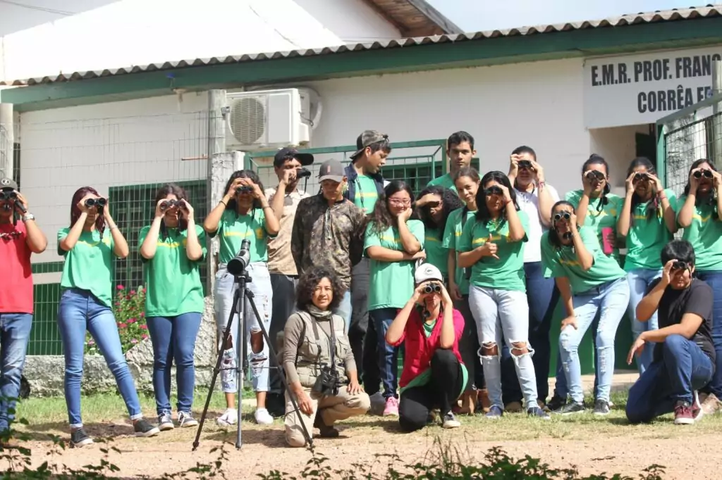 Juventude do guas do Miranda participa de curso de observao de aves e cria clube de observadores