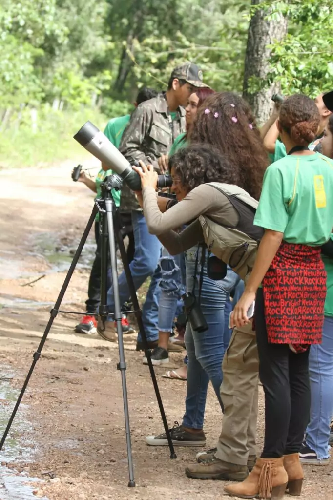 Juventude do guas do Miranda participa de curso de observao de aves e cria clube de observadores