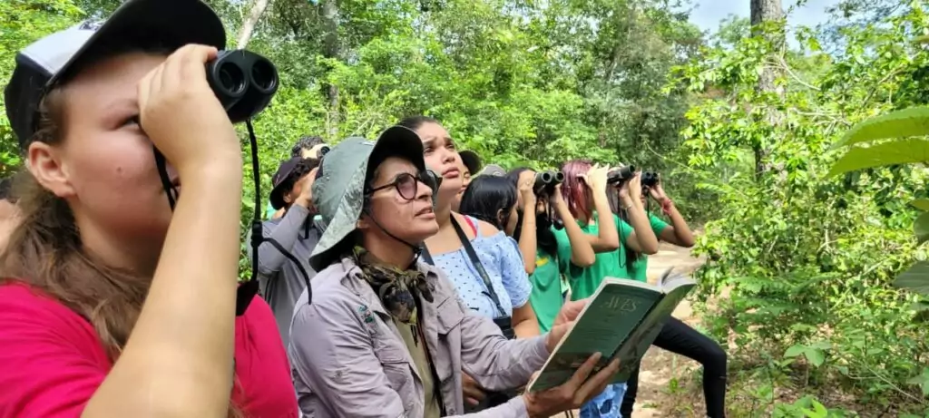 Juventude do guas do Miranda participa de curso de observao de aves e cria clube de observadores