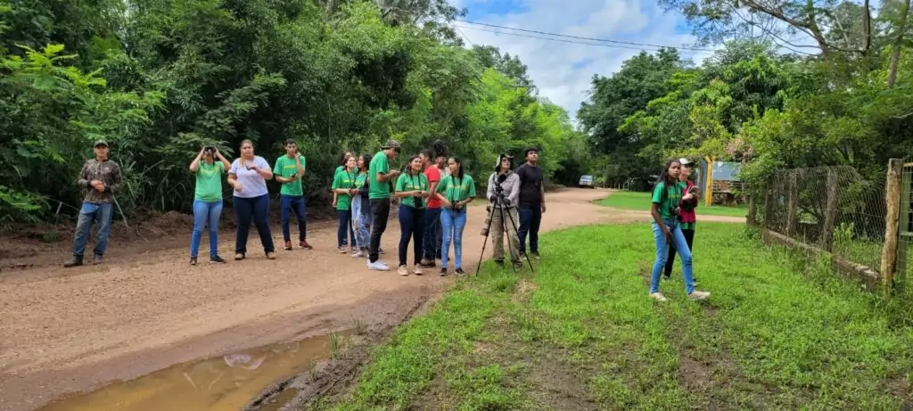 Juventude do guas do Miranda participa de curso de observao de aves e cria clube de observadores