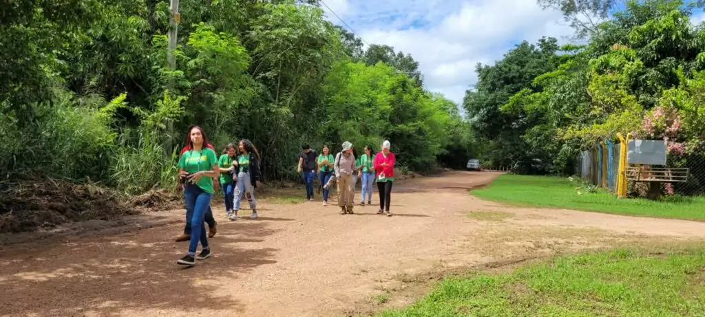 Juventude do guas do Miranda participa de curso de observao de aves e cria clube de observadores