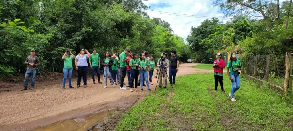 Juventude do guas do Miranda participa de curso de observao de aves e cria clube de observadores