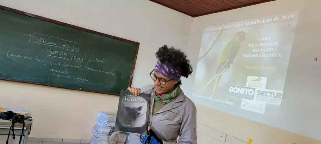 Juventude do guas do Miranda participa de curso de observao de aves e cria clube de observadores
