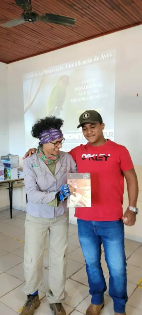 Juventude do guas do Miranda participa de curso de observao de aves e cria clube de observadores