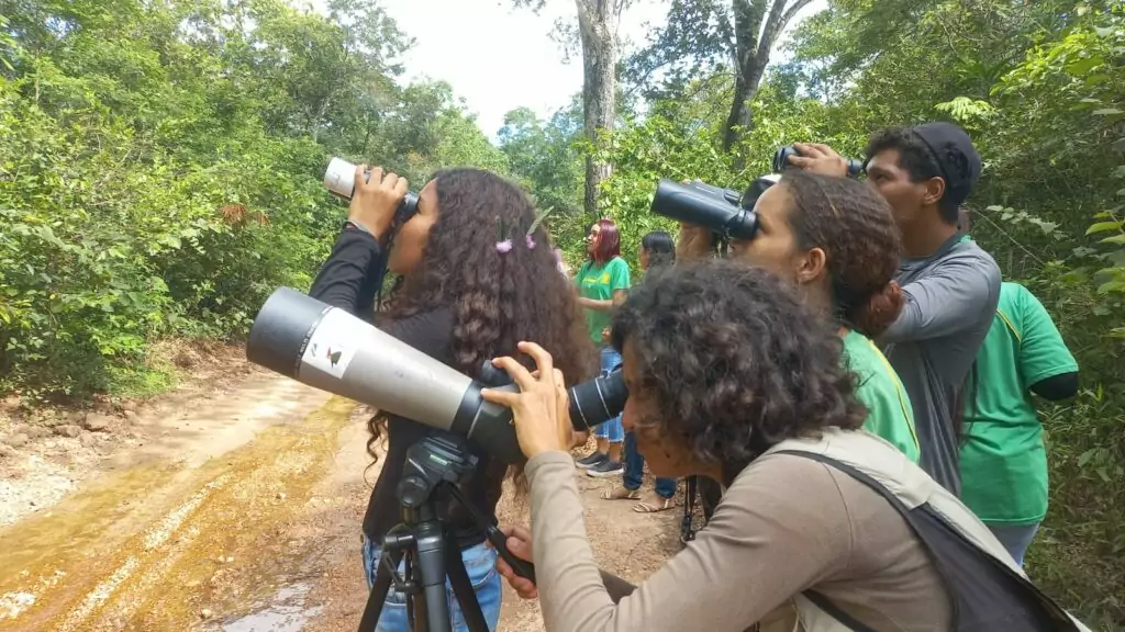 Juventude do guas do Miranda participa de curso de observao de aves e cria clube de observadores