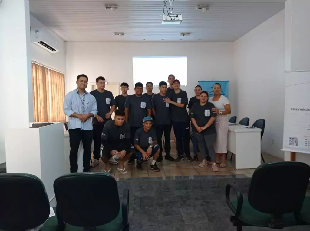 Curso de Atendimento e Encantamento para garçons, bares e restaurantes capacita 11 profissionais