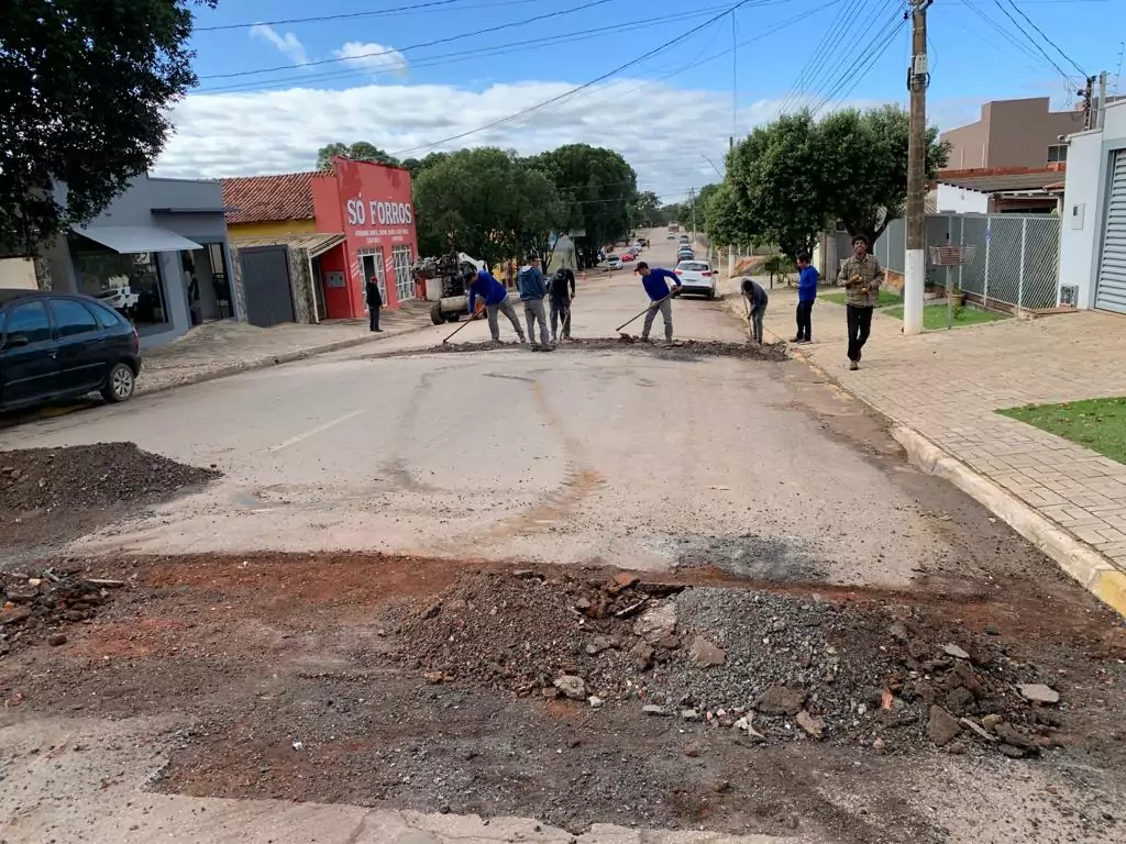 Empresa inicia tapa-buraco pela região central de Bonito