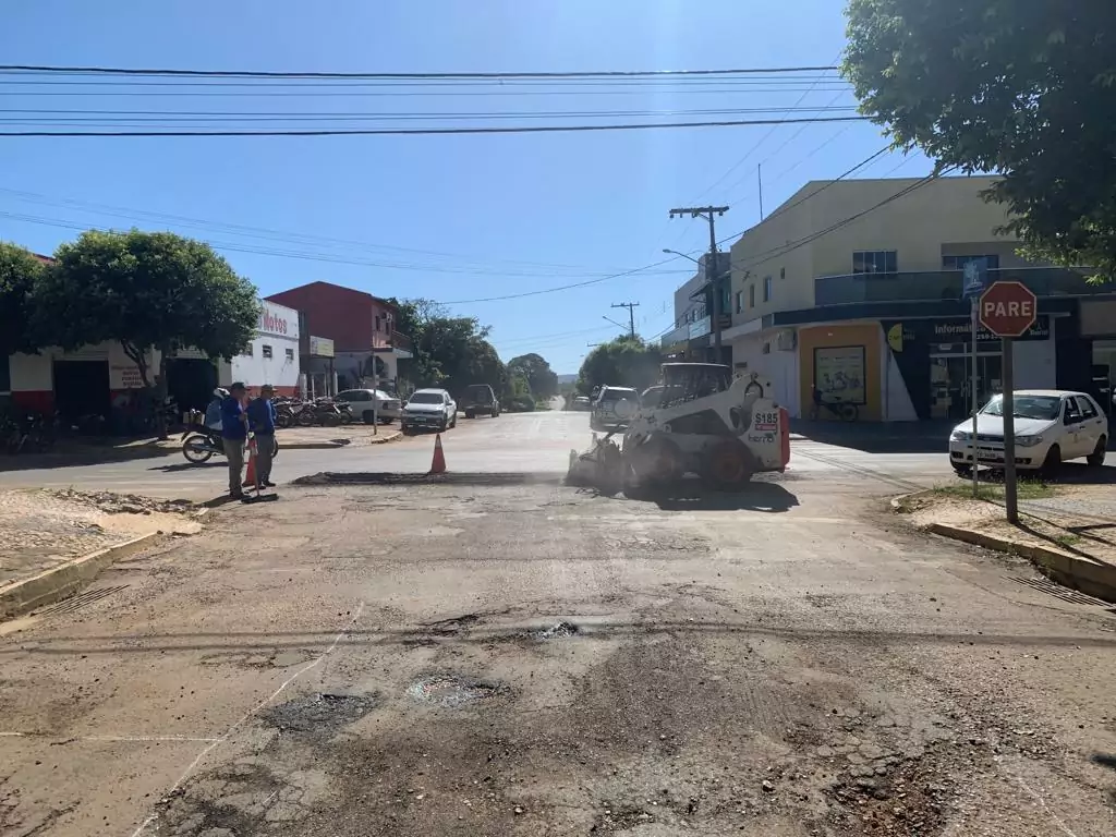 Empresa inicia tapa-buraco pela região central de Bonito