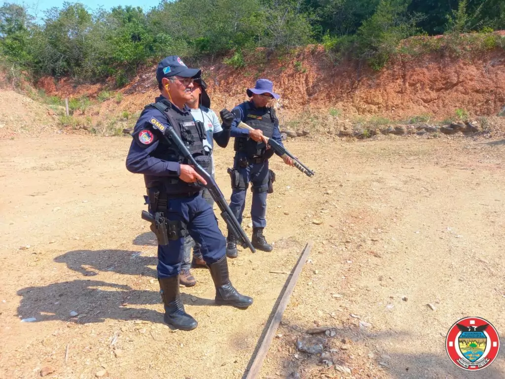 Guardas municipais participam de curso de armamento e tiro