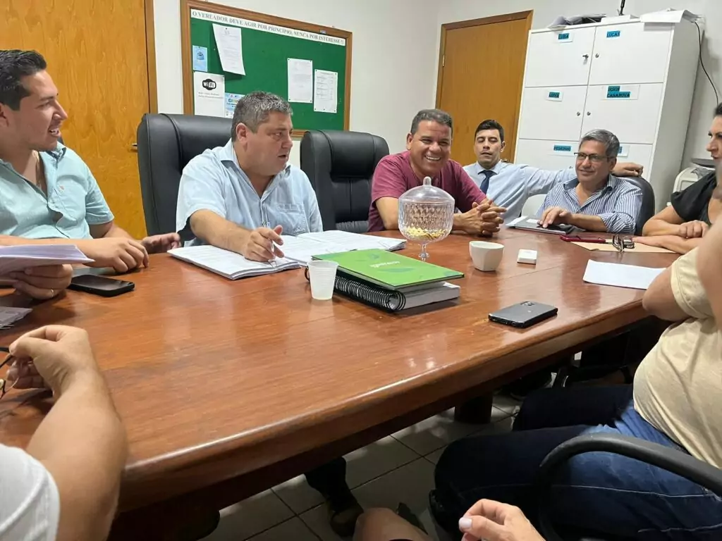 Prefeito protocola projetos do organograma e do Plano de Cargos e Carreiras na Câmara Municipal