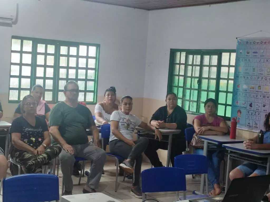 Servidores da E.M.R Prof. Francisco Anísio Corrêa Ferreira recebem treinamento de Brigada de Incêndio Servidores da E.M.R Prof. Francisco Anísio Corrêa Ferreira recebem treinamento de Brigada de Incêndio