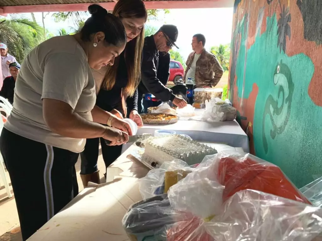 Entrega de novos uniformes e café da manhã marcam o Dia do Gari em Bonito Entrega de novos uniformes e café da manhã marcam o Dia do Gari em Bonito