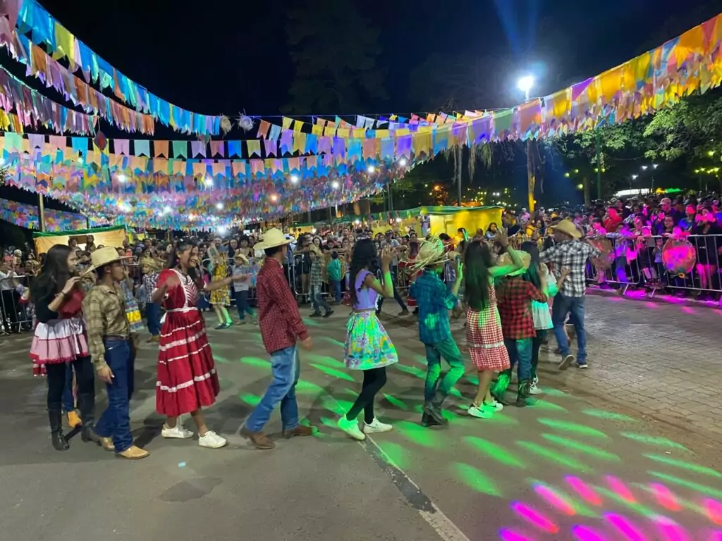 Arraial Bonito Caipira envolve comunidade e auxilia no desenvolvimento social dos estudantes Arraial Bonito Caipira envolve comunidade e auxilia no desenvolvimento social dos estudantes