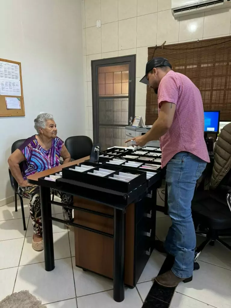 Saúde já entregou mais de 340 óculos de grau para famílias de baixa renda no município Saúde já entregou mais de 340 óculos de grau para famílias de baixa renda no município