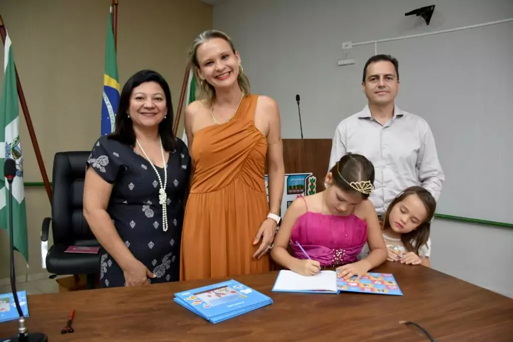 Crianças lançam seus próprios livros por meio de projeto desenvolvido em escola de Bonito