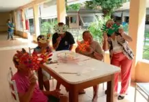 CRAS promove oficinas de produção de máscaras de Carnaval com crianças, mulheres e idosos