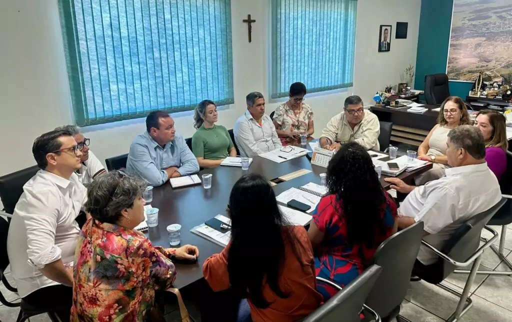 Prefeito Josmail Rodrigues e líderes municipais discutem aumento salarial para servidores públicos de Bonito