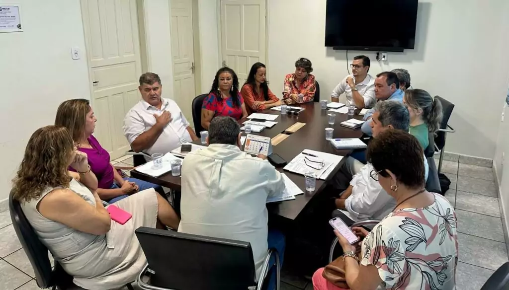 Prefeito Josmail Rodrigues e líderes municipais discutem aumento salarial para servidores públicos de Bonito