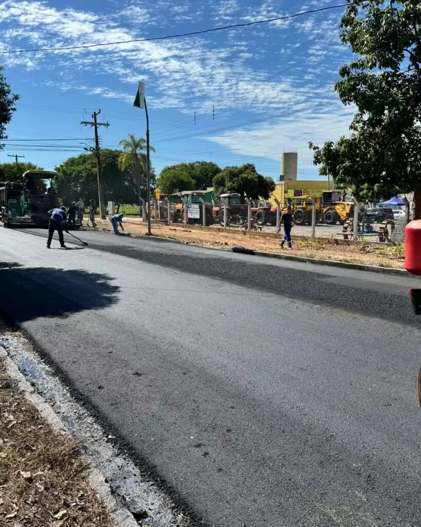 Prefeitura de Bonito realiza reconstituição do asfalto em ponto crítico nas ruas Cel. Pílad Rebuá e Ari da Silva Machado