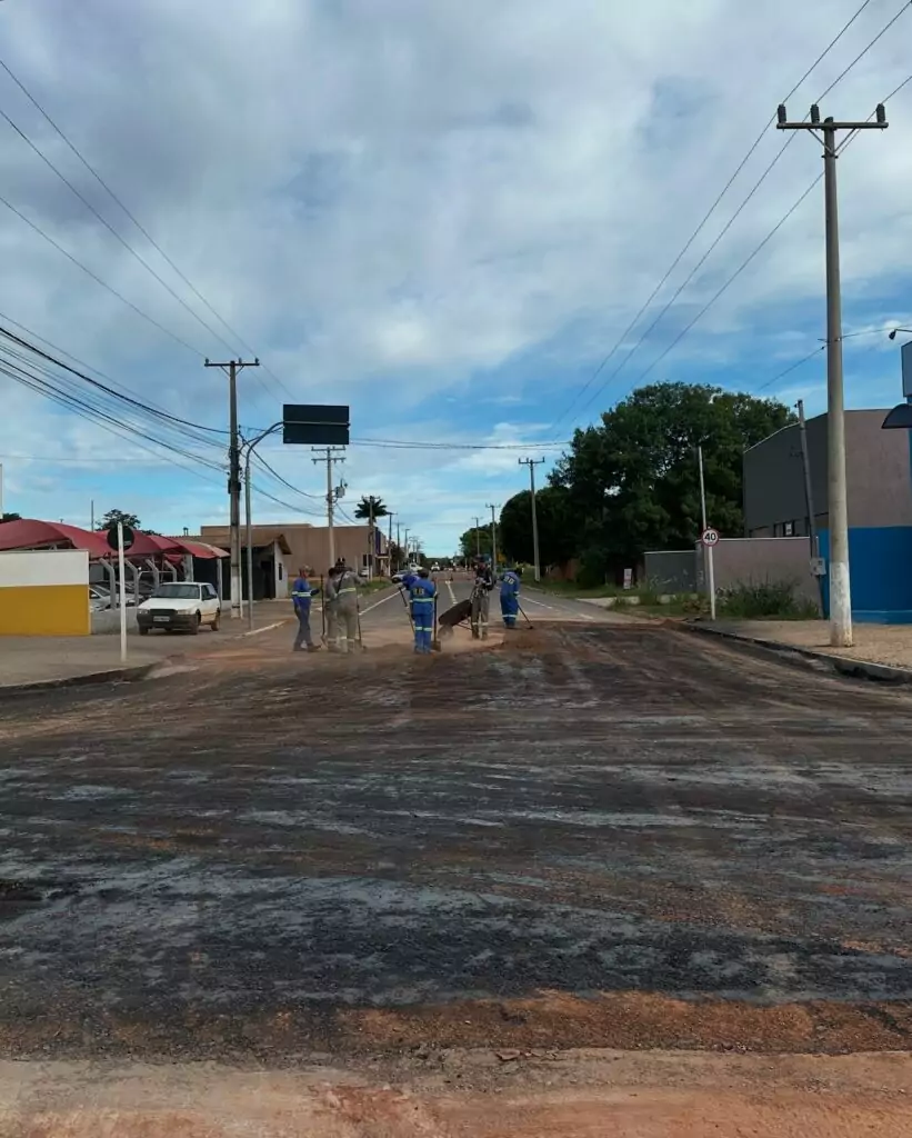Prefeitura de Bonito realiza reconstituição do asfalto em ponto crítico nas ruas Cel. Pílad Rebuá e Ari da Silva Machado