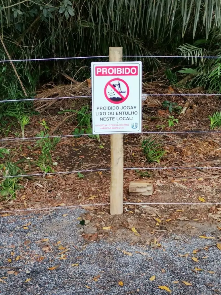 Prefeitura de Bonito instala placas contra o descarte irregular de lixo