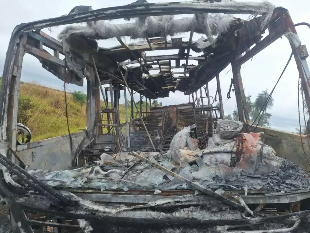 Prefeitura de Bonito esclarece incêndio em ônibus escolar na rodovia MS-178