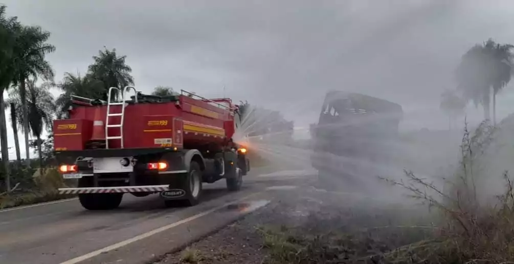 Prefeitura de Bonito esclarece incêndio em ônibus escolar na rodovia MS-178