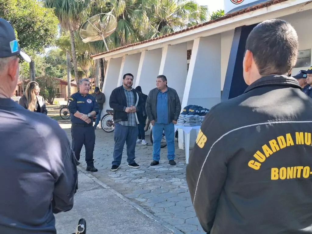 Prefeitura entrega fardamento completo para Guarda Municipal de Bonito