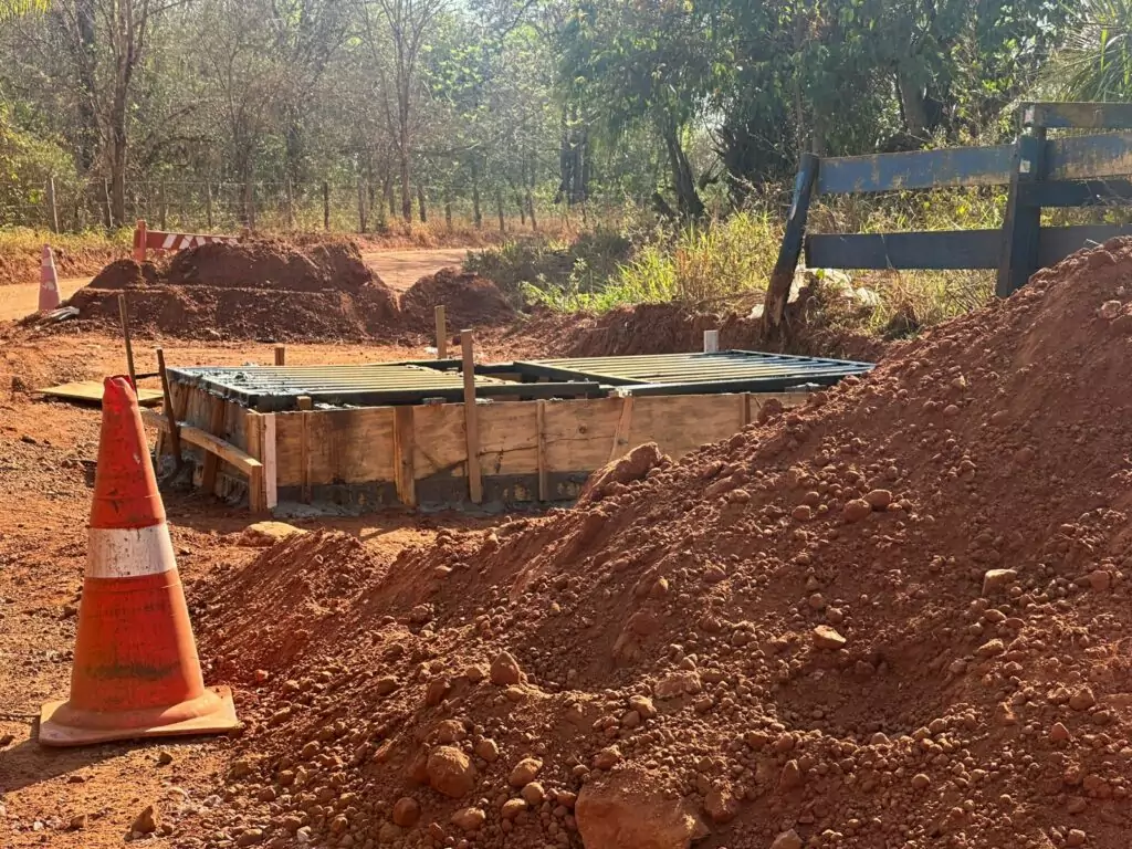 Prefeitura de Bonito cumpre decisão judicial e inicia reinstalação de mata-burro na estrada do Aquário Natural