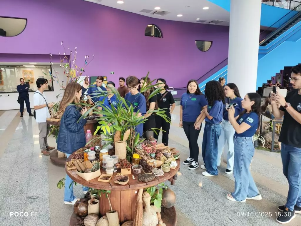 Experiência educativa leva alunos de Bonito a conhecer o Bioparque Pantanal e a Bienal do Livro Experiência educativa leva alunos de Bonito a conhecer o Bioparque Pantanal e a Bienal do Livro