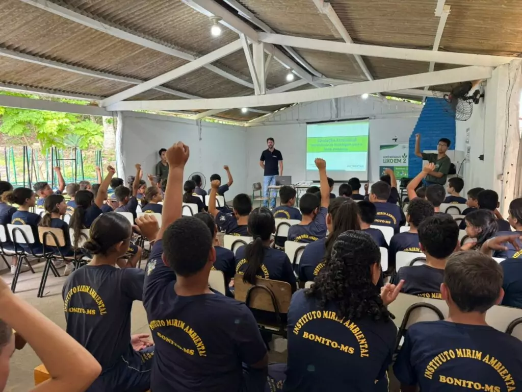 Palestras de Educação Ambiental orientam alunos sobre reciclagem em Bonito Palestras de Educação Ambiental orientam alunos sobre reciclagem em Bonito