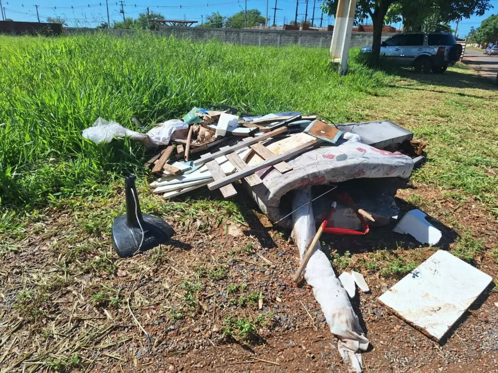 Prefeitura de Bonito repudia descarte irregular de lixo na Rua Cândido Luiz Braga