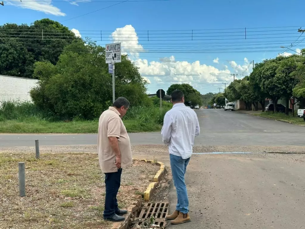 Após alagamento pontual, prefeito Josmail Rodrigues determina novas ações na Rua Pérsio Shamann Após alagamento pontual, prefeito Josmail Rodrigues determina novas ações na Rua Pérsio Shamann