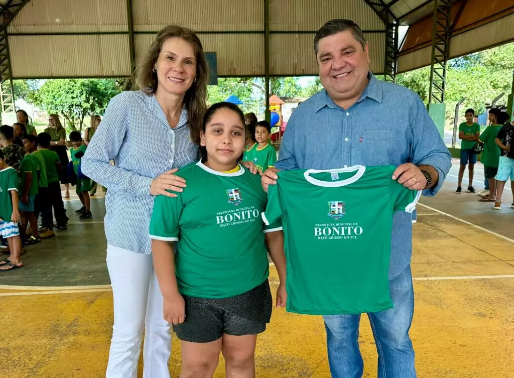 Prefeitura de Bonito realiza entrega de novos uniformes escolares na rede municipal