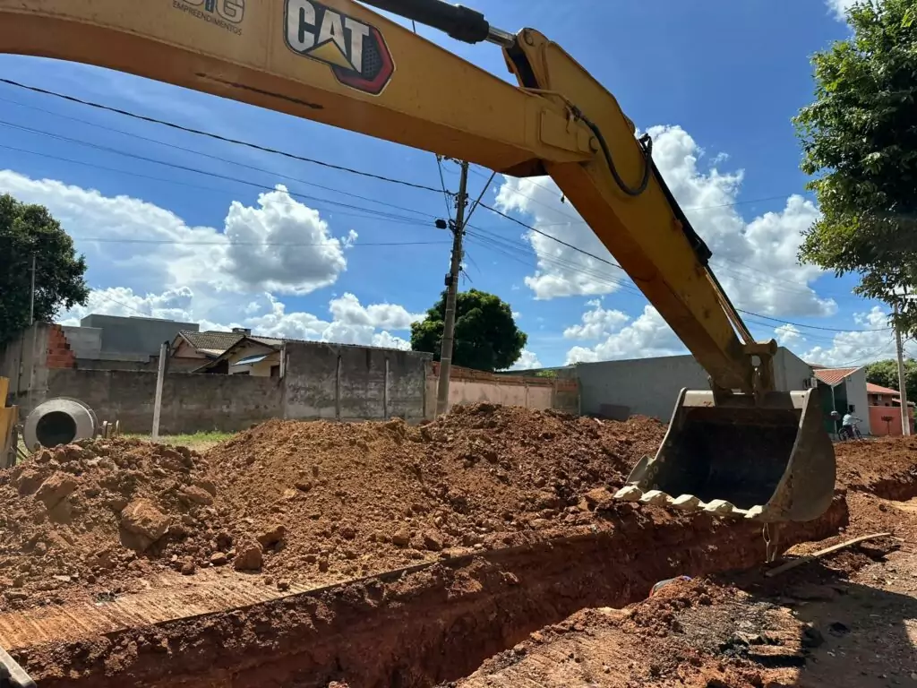 Obras de drenagem avançam na Vila Donária e levam infraestrutura aguardada há mais de 30 anos